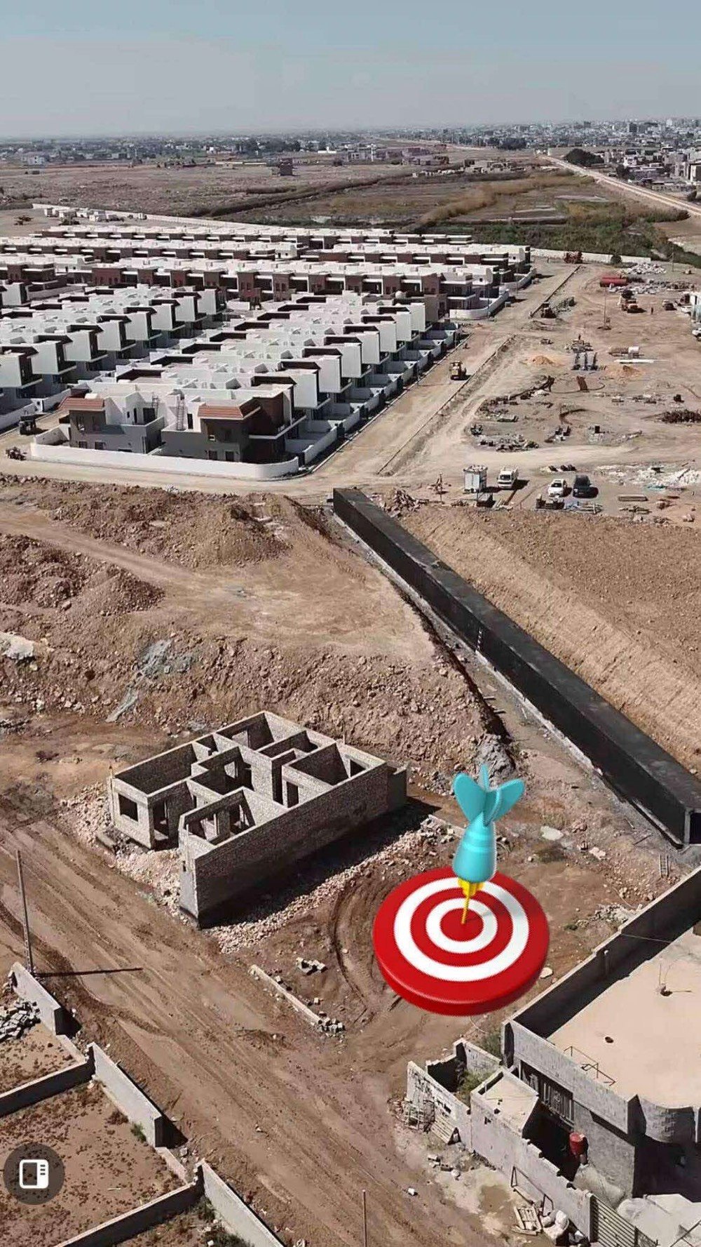 قطعة ٢٠٠ متر ب ٢٠ مليون مجاورمجمع  كاردن ستي  ***********
أستاذ، هاي القطعة بأي منطقة/قضاء بالضبط؟ وإذا ممكن تحدد رقم القطعة والبلوك حتى يصير الإعلان أوضح.: 
الزراعة الثانية عبر السكة شارع ٦٠
هل الأرض ضمن المجمع رسمي لو فقط مجاورة إله؟ وشنو وضعها القانوني/الأوراق متوفرة لو لا؟: 
مجاور المجمع نتكفل بوضعها القانوني الأوراق متوفرة
القطعة على شارع رئيسي لو داخلي؟ وقريبة من مدخل المجمع أو الخدمات شكد تقريباً؟: 
قريبة على مجمع الشارع ١٠ متر 
السعر ٢٠ مليون نهائي لو قابل للنقاش؟ وهل البيع كاش لو بيه تسهيلات؟: 
السعر بيه نقاش وتسهلات بشي بسيط