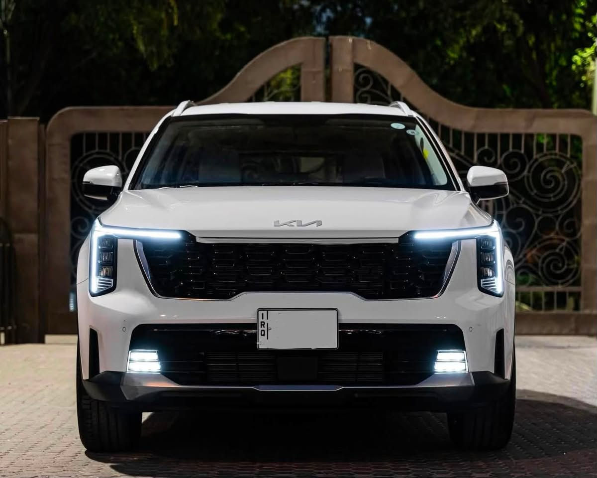 سورنتو 4 سلندر قمارة حديد  2024 KIA SORENTO بوضع الشركة بعدها جديدة جداً مكفوله من الصبغ والتكحيل والبارد رقم بغداد الدولي 
عداد المسافة (10000) امانة الله ورسوله على ايد وحده من الزيرو 
السعر : 26500$ يعني ( دفترين و 65 ورقة ) 
العنوان : بغداد السيدية 
للاتصال على رقم صاحب السيارة : *********** 
الموديل : 2024 . (خليجي) . 
المحرك : 4 سلندر 2500cc 
العــــداد : 10،000 .
الضمان : 5 سنوات او  100.000 كيلو متر . 
الصيانة : سنة او 20.000 كيلو متر مجانا .

المواصفات :
* 7 راكب .
*  هاند بريك كهربائي.
* صندوق كهربائي .
*شاشة العدادات LCD.
* برادي أبواب خلفية.
* مقصورة الركاب من المخمل.
* اطار قياس 235/55R19 انج .
* دخول وتشغيل بصمة.
* أنظمة قيادة متعددة.
*  شحن وايرلس .
*  كاميرا خلفية . 
* مرايا كهرباء.
* المصابيح الأمامية زنون .
* كشافات الضباب زنون . 
* تشغيل عن بعد .
* مقعدين الامامية كهرباء.
* نظام APPLE CARPLAY
*نظام GPS.
* انارة داخلية 7 الوان.
* حساسات خلفية وامامية 
* مكيف خلفي مع وحدة تحكم منفصلة .

