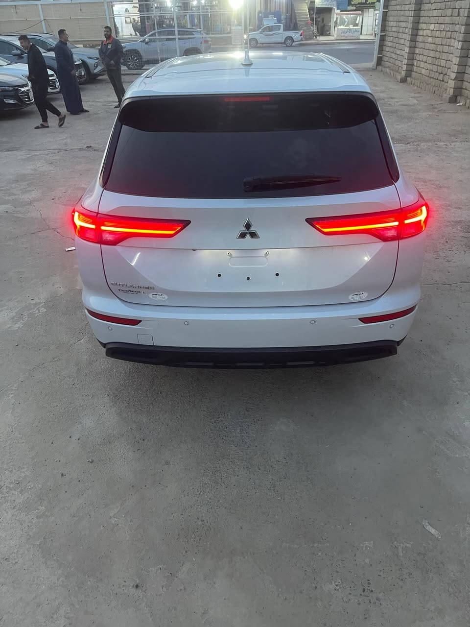 بسم الله الرحمن الرحيم 
ميتسوبيشي اوتلاندر 
Mitsubishi Outlander Es 2.5 2023
تشغيل بصمة 
تبديل دعامية فقط 
رقم الشاصي  JA4J3TA89PZ045598
العنوان الشرقاط اجميلة 
للاستفسار اتصال واتساب 
***********
السعر افحص السياره  وخابرني
