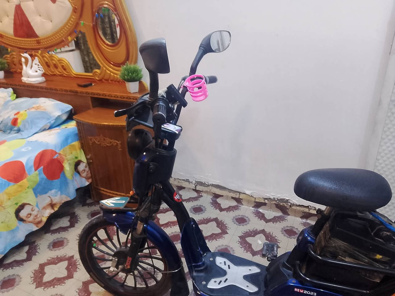 السلام عليكم
دراجه شحن نظيفه للبيع السعر 300 وبيها مجال العنوان بغداد حسينية المعامل  *********** وبي واتساب
