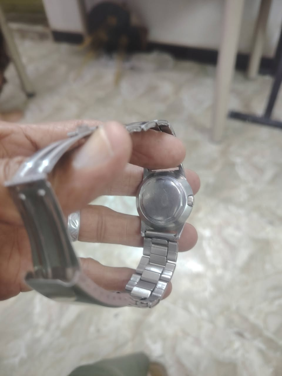 ساعة • للبيع • سعر عالخاصة