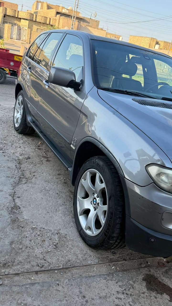 سيارة: BMW X5 موديل 2005
السيارة حلوة مرتبه، نظيفة وجاهزة ​المحرك والكير: بحالة ممتازة جداً  الحدادية: بيها نقص بسيط 
​التبريد: ثلج وشغال 100% السيارة نظيفة ومظهرها كلش حلو، بيها صبغ قليل جداً (حسب علمي جهة باب واحد فقط)، وبيها جراد خفيف بالصبغ (طبيعي لموديلها). الوضعية: السياره جاهزة 
​الرقم البصرة إنجليزي الجديد
​السنوية: باسمي والتحويل مباشر.
​السعر المطلـوب: 💵 73 ورقة وبيه مجال بسيط للجادين.​ 📍 المكان: ميسان - العماره 
رقم هاتف : ***********
