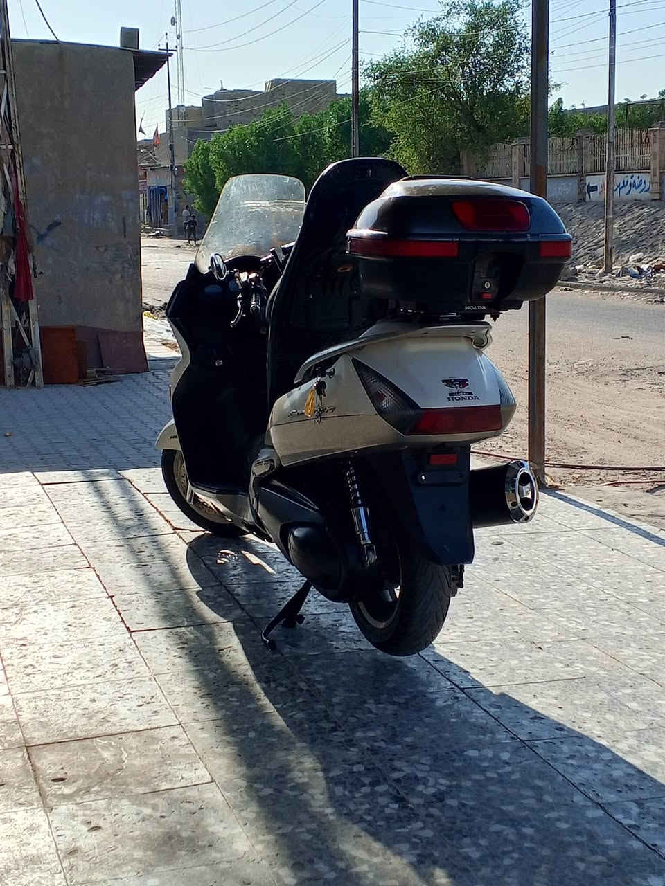 سلام عليكم عندي سلفر ونج 600 جاملغ بي كسر ودوشمه البيع فول مواصفات اي  بي إس 
كرستال 
اوفر مود 
دشبوف نفخ 
عداد ابيض قباقه نيكل 
مري نيكل 
جنطه اصليه 
وقاعده اصليه 
الدراجه مكفوله 
النضافيه 70بلميه السعر 19وبيه مجال قليل 
***********
