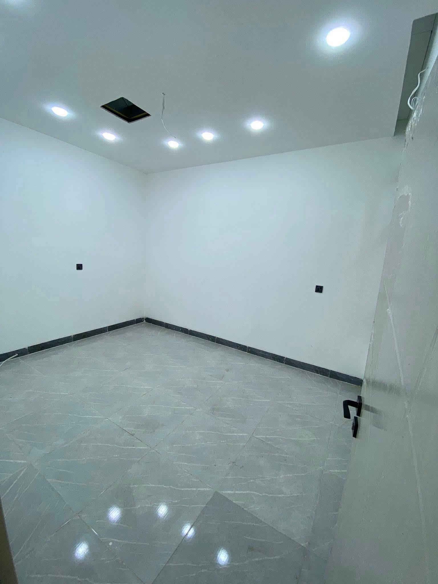 دار طابو صرف للبيع طابق اونص زيرو فول مواصفات
المساحه 125 متر
يحتوي على ثلاثة غرف نوم وهول ومطبخ واستقبال وصحيات وكراج سيارة ودرج خارجي
موقع حي العسكري قرب شارع ملا جمال
السعر 118 مع المجال
للإستفسار اكثر الاتصال ***********☎️
