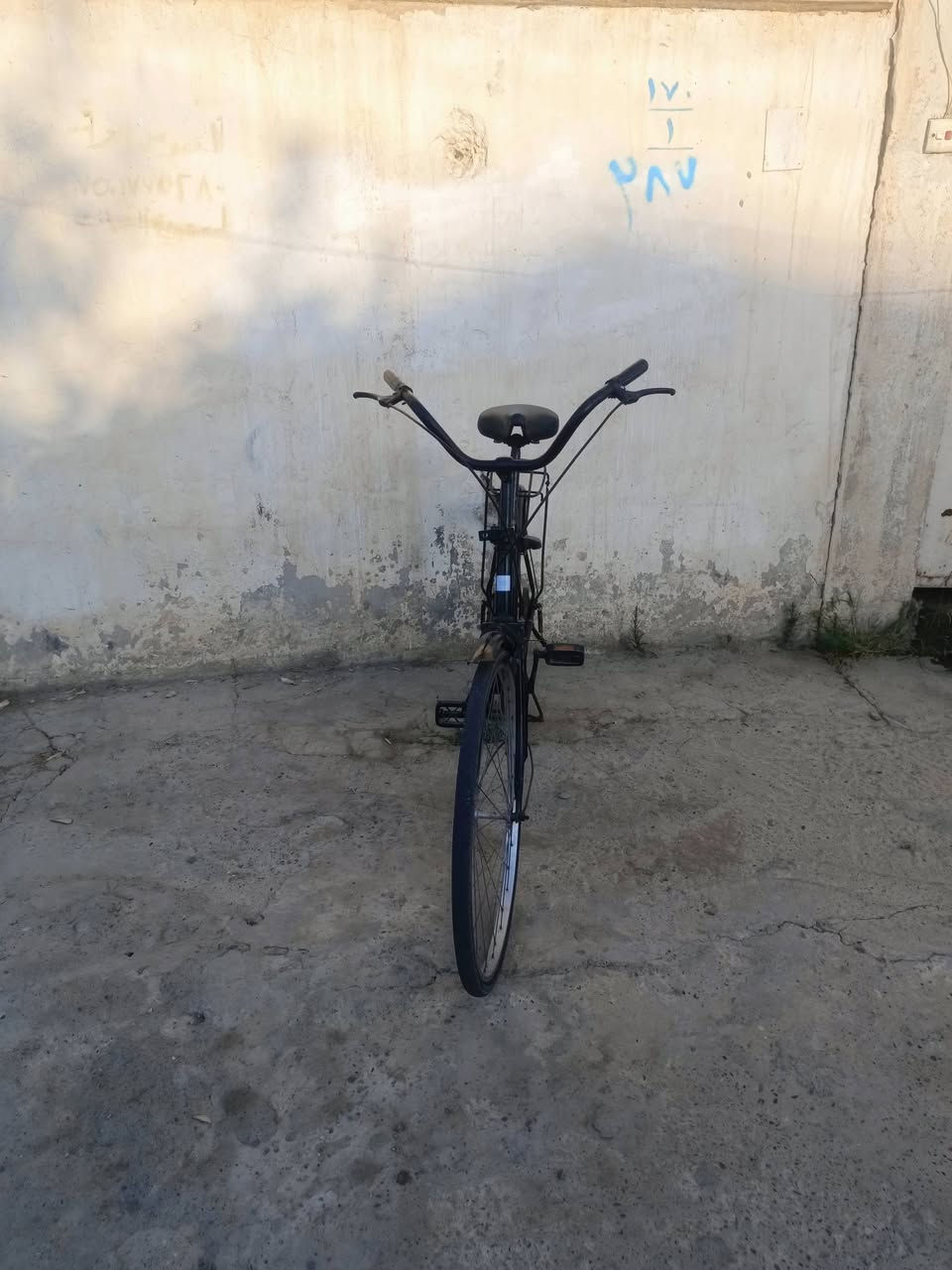 السلام عليكم  بايسكل للبيع عبد الحليم شركة BDالغنية عن التعريف حجم 26 مختم كامل كما موضح بل صور نضافة90/100كامل ما تصرف عليه ربع دينار  (السعر120الف) وبي مجال للطيبين  للتواصل على( ***********) موقعي الموصل الايمن
