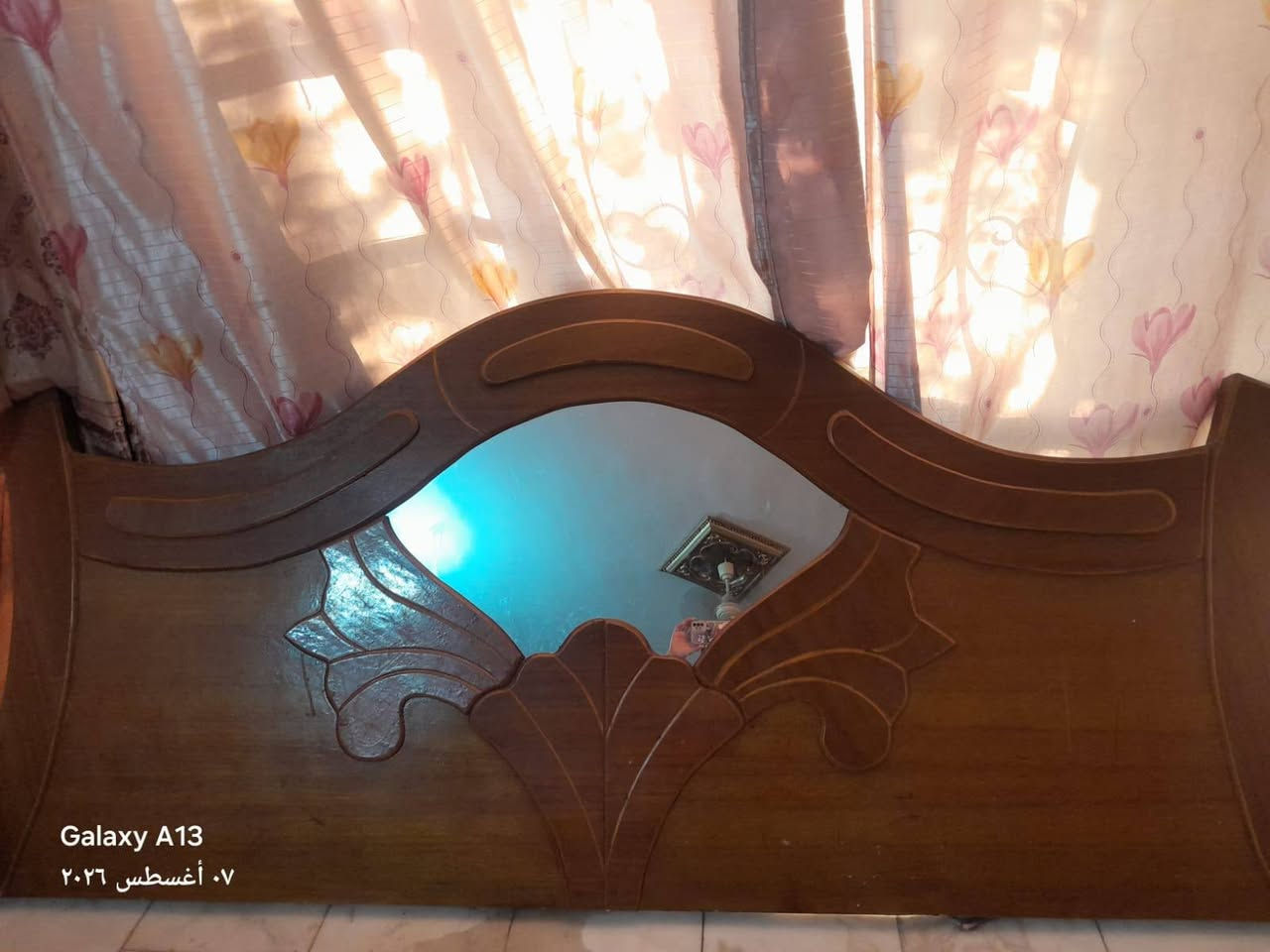 سلام عليكم غرفه عراقي البيع السعر 300 عنوان بغداد الشعب ***********
