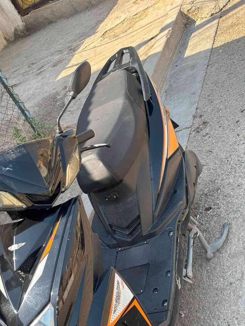 سلام عليكم سكنس شحن هاي نضافتها كدامكم الدراجه تشتغل بس متمشي ماعرف شنو نقصها باتري لو غير شي مادري 
السعر 380
المكان حي العامل 
***********
