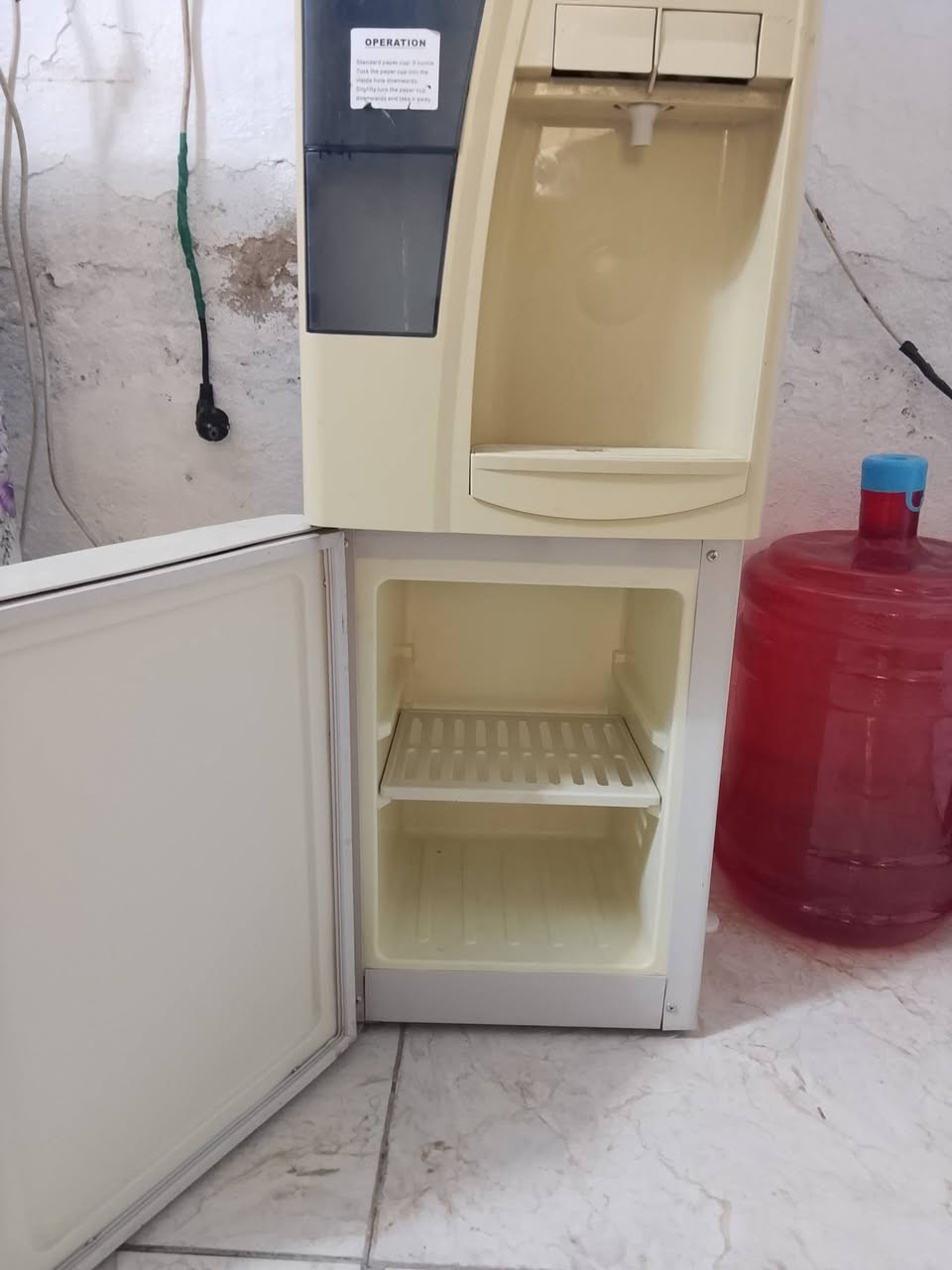 سلام عليكم براد لبيع اخو جديد كلش نضيف بارد ثلج  قفله 60 عنوان زعفرانيه شارع المستشفى 
***********
