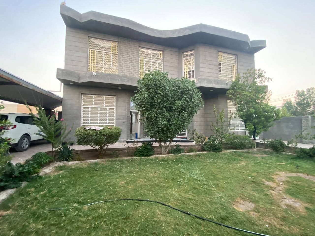 سلام عليكم بيت طابقين مساحته 500م  يحتوي على أربع غرف نوم واستقبل وصالات اثنين صاله ضيوف ومدخل ومطبخ ومجمع صيحات خارجي ومجمع صيحات داخلي عنوان البيت بابل الحمزه الغربي مقبابل محطه العلاك
للاستفسار الاتصال على الرقم 
***********
