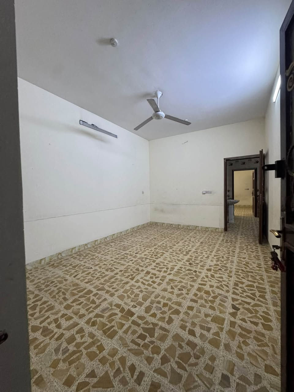طابق ارضي • ١٥٠م • غرفتين