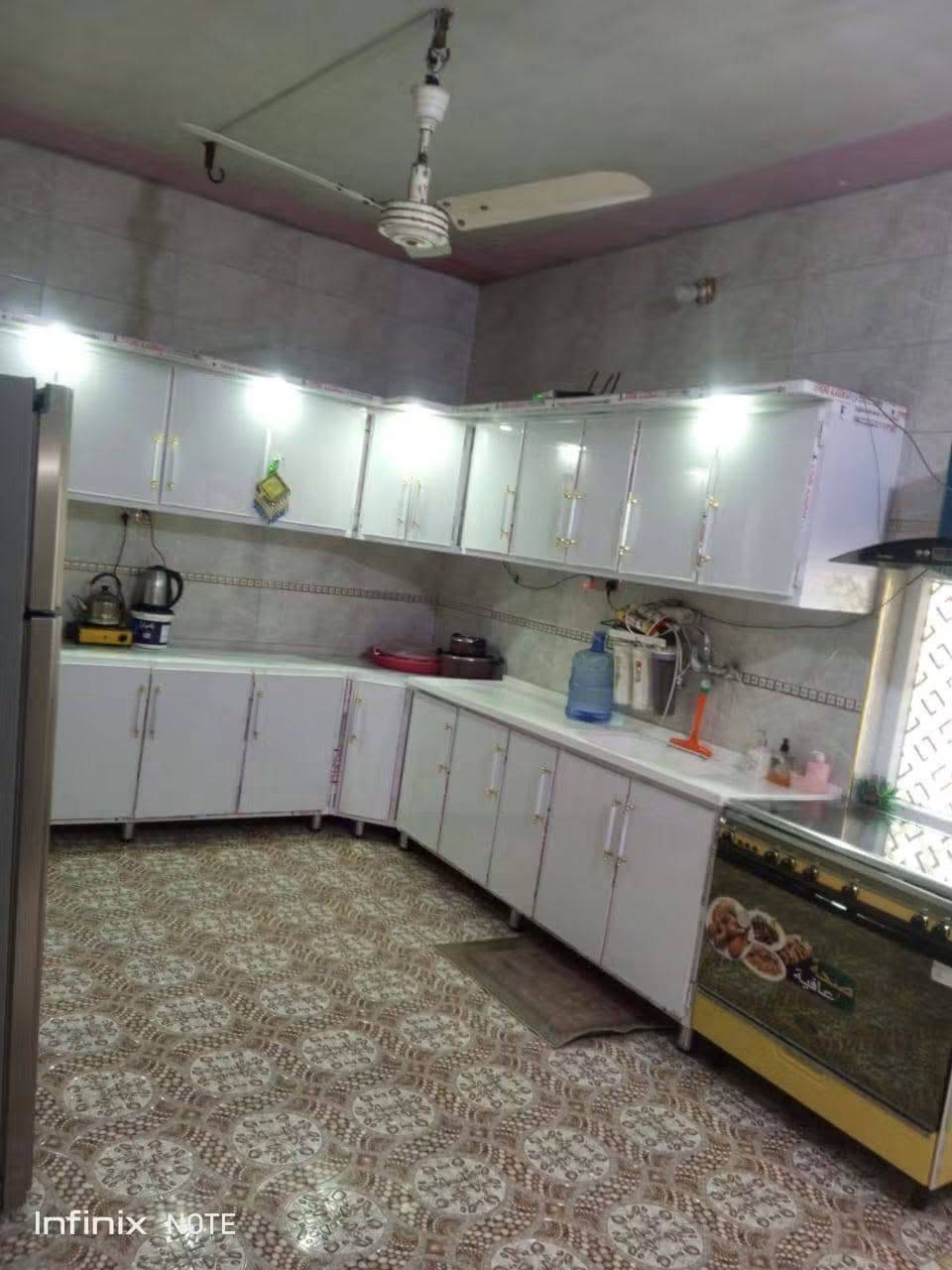 يالله .. دار سكن طابو سند ٢٥ تدخل شريك بالطابو حي متكامل وشورع مرتبه وخدمات من ماء اساله وكهرباء وطني وخط مولد ومجاري يبعدعن شارع سومر دغاره مسافه ١٥٠م موقعه حي غازي اول نزله مساحه البيت ٢٦٠م  بناء .. غرفتين وصاله ومطبخ وستقبال ومجمع صحيات داخليه وخارجيه .. حديقه حلوه ومرتبه .. تجعل لك  الراحه النفسيه والكعده الحلوه .. بناء نظيف وجديد. 

سعر البيت (٣٧) وبيه مجال  
التواصل والاتصال على الرقم ‏‪***********‬‏

نص مكتوب في الصور:
- Infinix NOTE