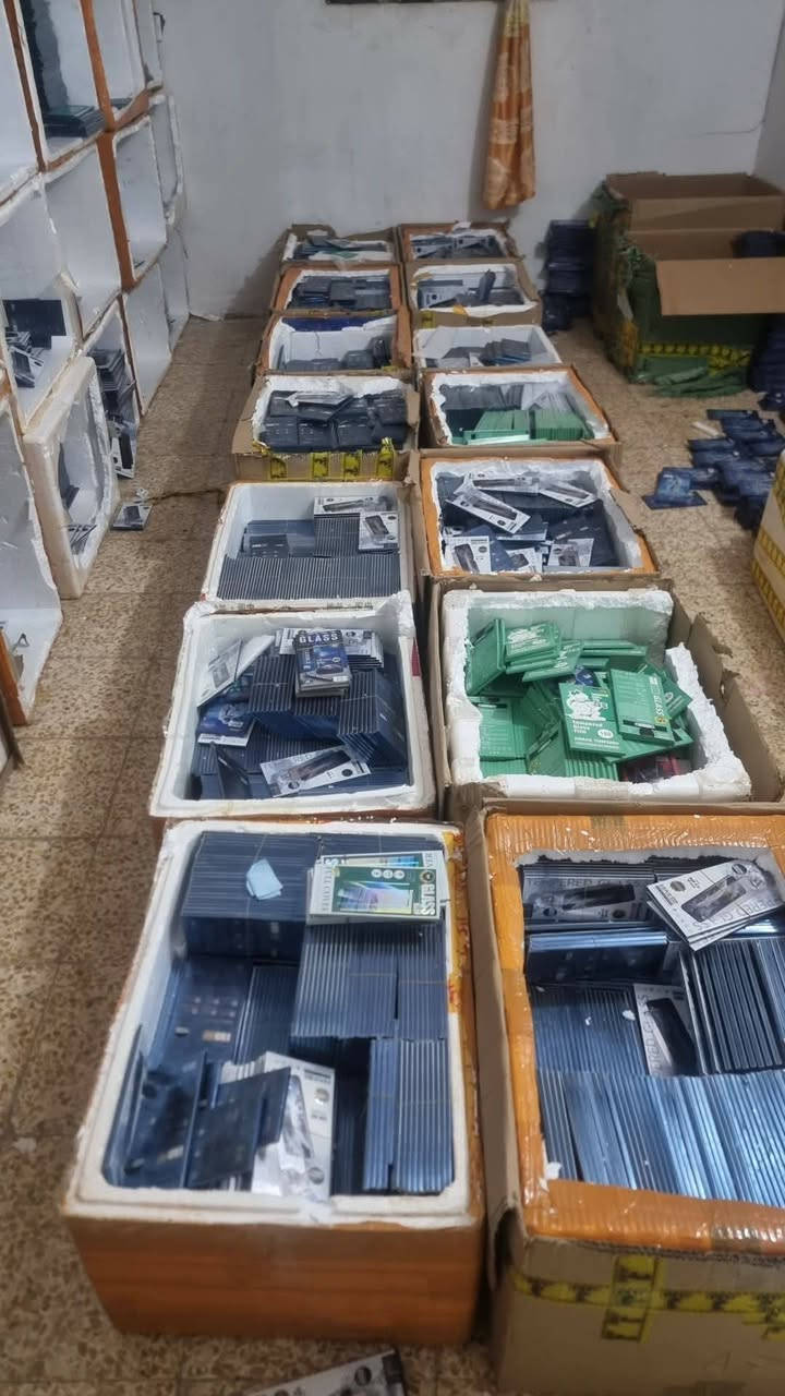 رجعت توفرت اللواصق الاطار العالي الدرجة الاولى وسوينالكم عليها عرض كل 200لاصق بسعر 55الف مع التوصيل والكمية محدودة جملة فقط  للاستفسار عالرقم  ***********
