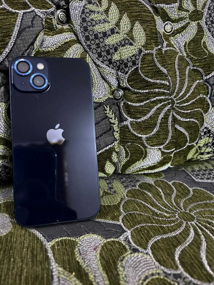 ايفون 13 عادي شرق اوسط ماستر A/AA
ملحقاته كاملة كارتون مطابق 
- *التخزين*: 128GB
- *البطارية*: 88%
- *السعر*: 500 الف سعر نهائي 
- ⁠مكاني الحلة 
متواجد اتصال فقط 
- ⁠رقمي ***********
