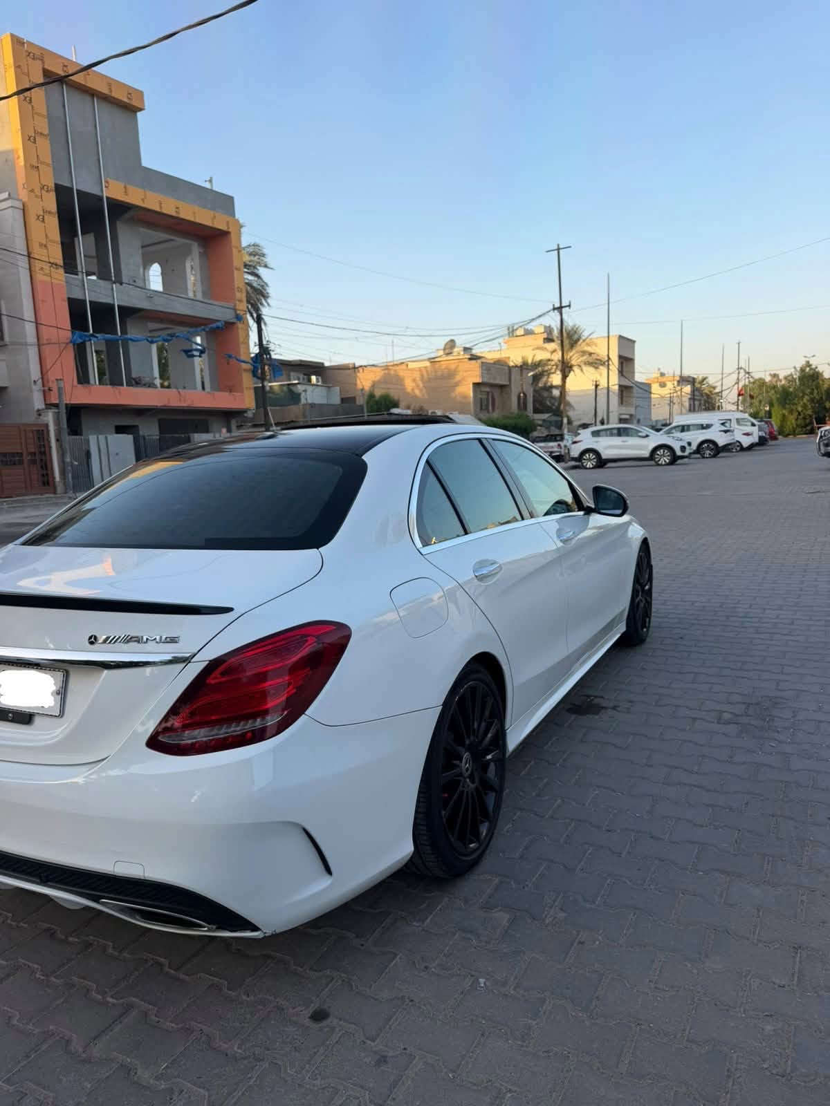 السلام عليكم للبيع او مراوس مرسيدس c 300 حادث جاملغ وبنيد ومبدل نفس الون بدون صبغ رقم بغداد بسمي السيارة فول مواصفات وجاهزة ما بيها نقص تخم تاير جديد السعر 180 وبيها مجال حك الجية 
الشراي يتصل *********** مكاني بغداد الكاظمية
