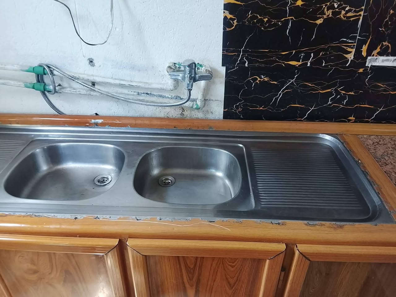 سنك
للبيع  نضيف مابي اي شي  

قياس مترين ونص   2,5
150بي مجال. مكان ديالى 
‏‪***********‬‏
