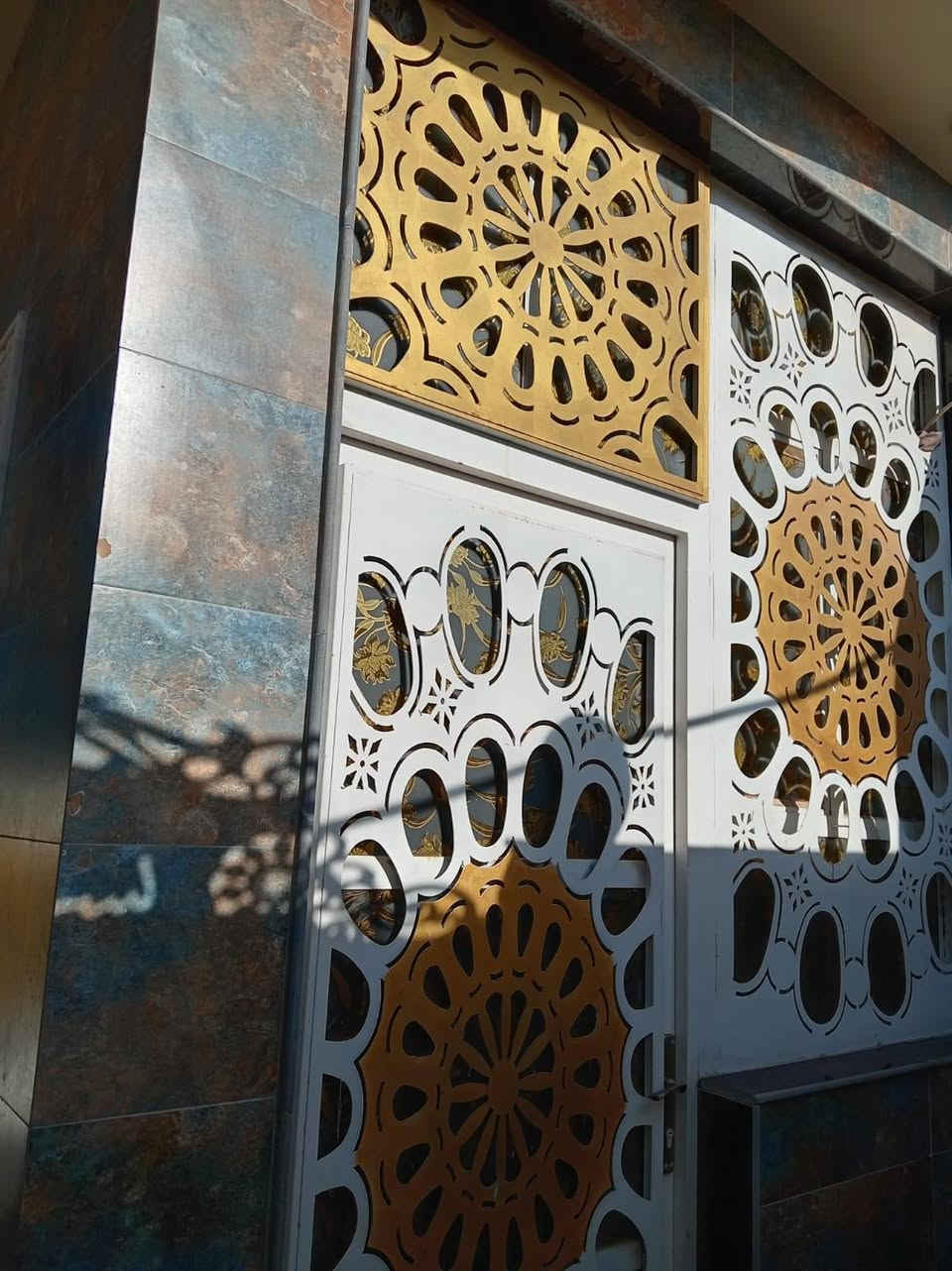 السلام عليكم دار الرهن مساحه 100 م حي النداء منطقه ٤٦ عل ساحه طابقين درجه اولئ فول سعر الرهن ٢٨ قفل مطلوب للمصرف العقاري البيت 
من راعيه مباشر ***********

