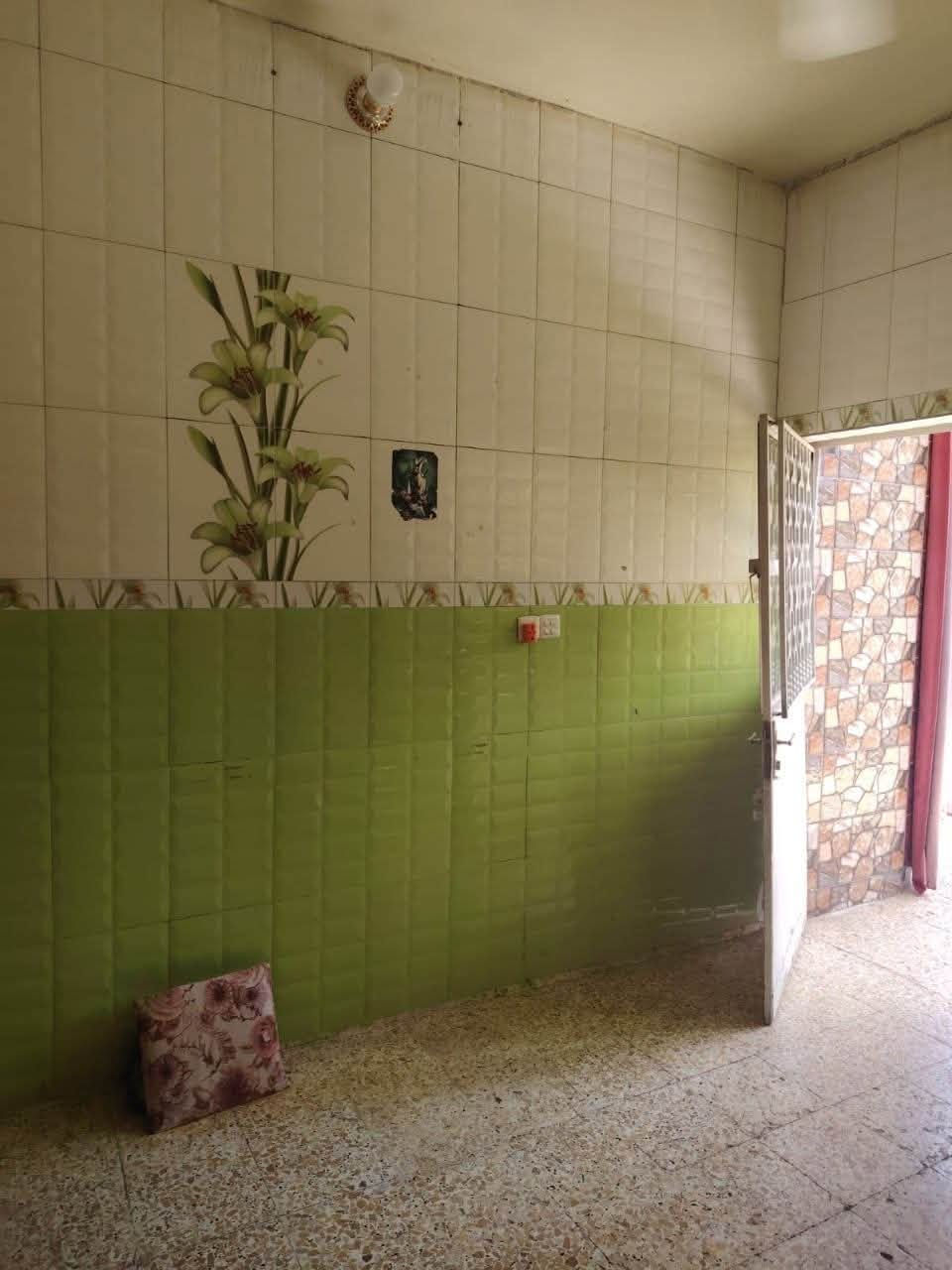 🏡 بيت للبيع – حي الشاوي
📍 الموقع: حي الشاوي (ركن)، خلف الشارع العام مباشرة.
📐 المساحة: 275 م
🛣️ عرض الشارع: 16 متر

تفاصيل العقار:
🔹 الطابق الأرضي:
غرفة
صالة
كليدور
مطبخ
صحيات داخلية وخارجية
طارمة
حديقة بمساحة 40 م
🔹 الطابق الثاني:
غرفتا نوم
سطحان
🔹 المشتمل:
غرفة كبيرة
مطبخ
صحيات
مسلك مستقل
📞 للاستفسار: *********** 

#عقارات_بابل #بيت_للبيع #حي_الشاوي #الحلة #عقار_للبيع #طابو_صرف #استثمار_عقاري #بيوت_للبيع #بابل #العراق
