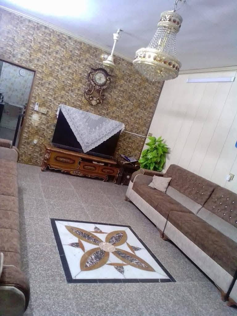 بيت للبيع  في ضباط البلديات قرب اسواق المولى 150متر طابو صرف
الواجه 6نزال 25 
طابقين الطابق الاول متكون من طرمه وصحيات واستقبال ومطبخ وصاله وغرفة نوم والطابق الثاني من غرفتين ومخزن وصحيات وطابق الثالث بيتونه وسطح الواجهة سيراميك والأرضية كرانيت

 السعر220 وبي مجال للاستفسار الاتصال على الرقم ***********
