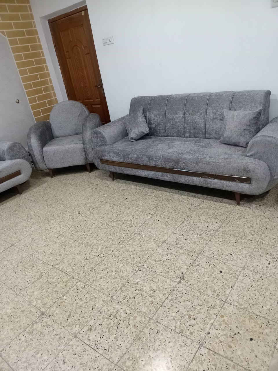 تخم ١٠ مقعد الفخر نوع باندى كوالتي عالي ع شرط حطاطه شغل ثكيل جديد يم نجار اللبيع شراي يصل على رقم ***********
