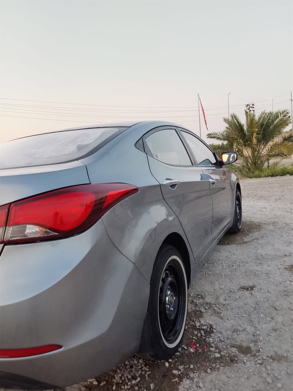 السلام عليكم النترا للبيع المكان ناصريه مركز مكينه كير كفاله تبريد قطعتين اشرا بل المري باليه باب واحد وباقي كفاله *********** قرب سجن الاصاحي
