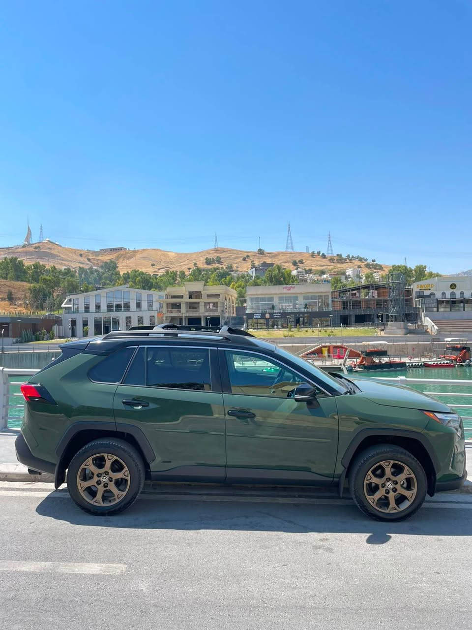 TOYOTA RAV4, WOODLAND EDITION 2024
هةزار ماشالله ليبيت رافور2024 كلين به بي صبوغ تةنها چوار پةنجة PDR كوشن سارد و گةرم +ستيرن هيتةر….رادار سياره فول ماعدا سلايت سياره وضع شريكه  مواصفات هوايه بي….سياره احلا من صورة سعر (245) و مجال مكان زاخو واتساب ***********زين*********** كركوك, العراق
