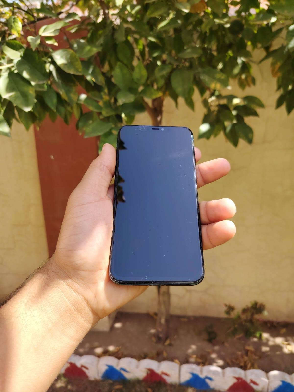ايفون 11برو ماكس
لون زيتوني مميز 
ذاكرة 256👉انتبه
بطاريه 100 انسه الصرف 👍
مبدل شاشه اصليه
فيس ايدي واكف
بوبجي 60فريم
جهاز نضافه واحد على واحد ☝
اخذه افحص وين متريد
الجهاز مال جناي 
وياه كفر 🎁
للبيع او مراوس حسب القناعه 
***********

نص مكتوب في الصور:
- ١٢:٥٣
- حالة البطارية والشحن
- رسالة مهمة حول البطارية
- غير قادر على التحقق من أن هذا الـ iPhone يحتوي على بطارية أصلية من Apple. قد لا تكون التفاصيل الواردة من هذه البطارية دقيقة.
- لمعرفة المزيد
- الحد الأقصى للقدرة
- ١٠٠٪
- هذا قياس لقدرة البطارية مقارنة بقدرتها عندما كانت جديدة. قد تتسبب القدرة المنخفضة بتقليل ساعات الاستخدام بين عملية الشحن والأخرى.
- أقصى قدرة للأداء
- الـ iPhone غير قادر على تحديد عمر البطارية.
- شحن البطارية المحسن
- للحد من استنزاف عمر البطارية، يتعلم الـ iPhone من عادات الشحن اليومية، بحيث ينتظر ولا يتجاوز ٨٠٪ حتى يحين موعد حاجتك إلى استخدامه.