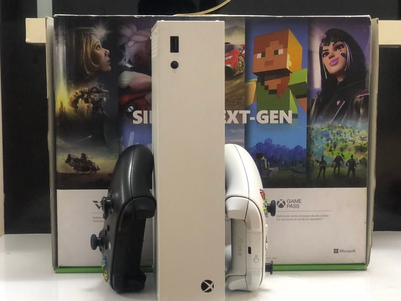 للبيع: جهاز اكسبوكس سيريس اس (Xbox Series S) نظيف جداً 🔥

السلام عليكم إخوان عندي جهاز Xbox Series S للبيع الجهاز نظيف جداً واستخدام خفيف ومحافظ عليه ما مفتوح ولا مدخول صيانة وشغال تمام بدون أي مشاكل ولا حرارة ويا الجهاز يدات تحكم أصلية عدد 2 شغالين ويجي وياه شاحن بطاريات لليدات والجهاز بيه ألعاب من ضمنها لعبة Red Dead Redemption 2 ومجموعة ألعاب أخرى جاهزة للعب مباشرة والجهاز مواصفاته قوية بيه هارد SSD سريع يفتح الألعاب بسرعة وميزة Quick Resume للتنقل بين الألعاب ويدعم ألعاب الجيل الجديد والمكان الشرطة الرابعة وفحص وتجربة قبل الشراء وللتواصل يرجى المراسلة على الخاص أو الاتصال على الرقم ***********
