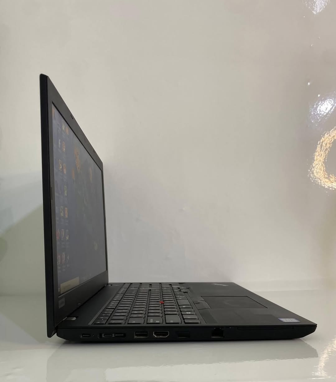 💻 Lenovo ThinkPad L580
✨ المواصفات:
🔹 المعالج: Intel Core i3 – الجيل السابع
🔹 الرام: 8GB DDR4 – قابل للتطوير
🔹 التخزين: 256GB SSD – قابل للتطوير
🔹 كرت الشاشة: Intel 4GB مشاركة
🔹 الشاشة: 15.6 إنش حجم كبير
🔹 الكيبورد: ستيكر عربي/إنكليزي

🎁 الهدايا المرفقة:
1️⃣ حقيبة لابتوب
2️⃣ شاحن أصلي
3️⃣ ماوس
4️⃣ ماوس باد

🛡️ الضمان:
✅ ضمان فحص عند الاستلام مع المندوب
✅ ضمان 7 أيام بعد الاستلام

🛠️ الخدمات المضافة:
✔️ تنظيف وفحص شامل قبل الإرسال
✔️ تنصيب ويندوز حسب الطلب + جميع البرامج الأساسية وبرامج Office مثبتة

📞 للطلب والاستفسار (واتساب):
***********
السعر 220 الف 
توصيل متوفر شرط الفحص قبل الاستلام
