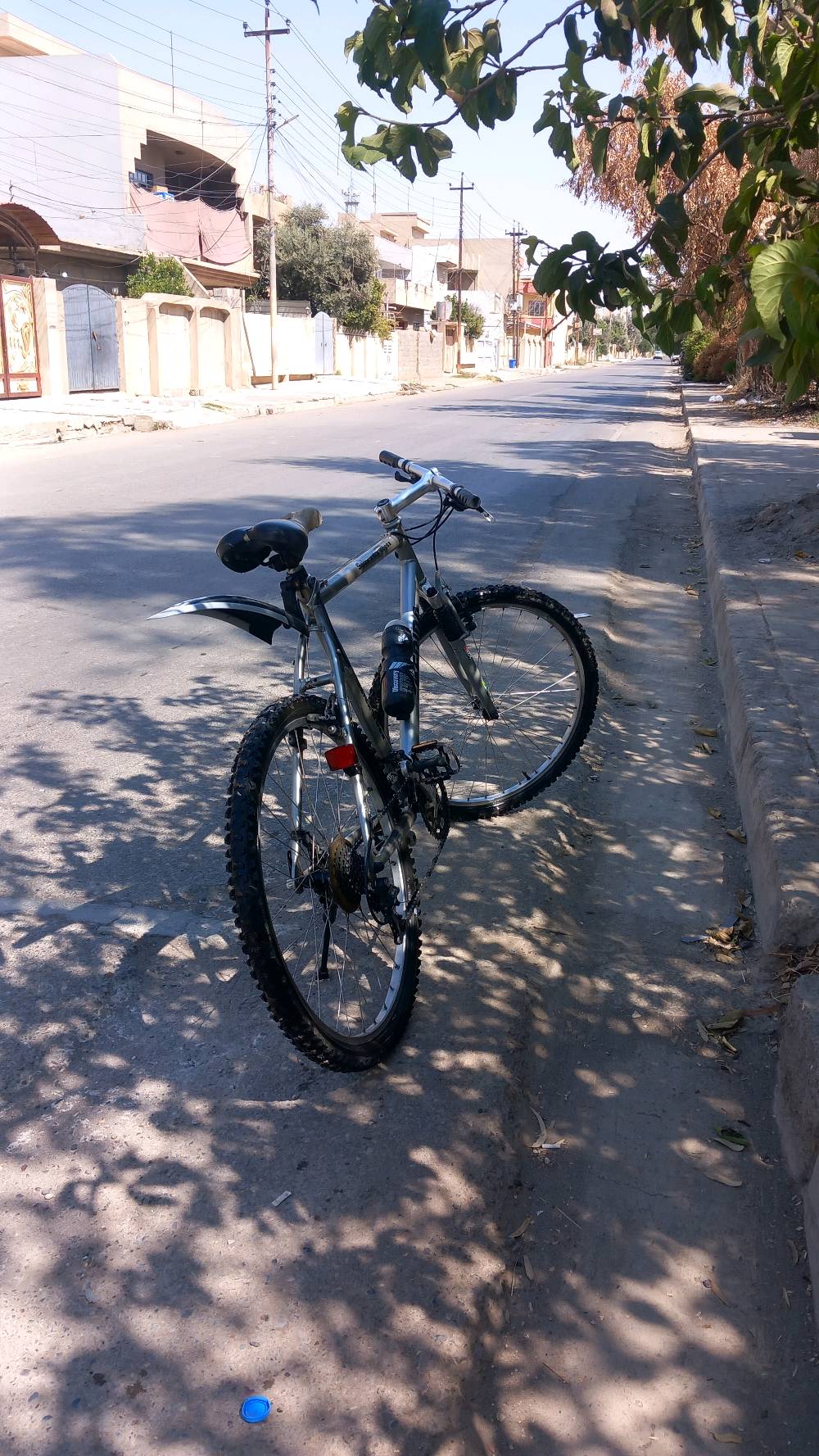 سلام عليكم. 
🚲 بايسكل Merida أصلي للبيع 🚲
​للبيع بايسكل ميريدا (Merida) جبلي نظيف وجاهز للاستخدام مباشرة بدون اي نواقص
​النوع: ميريدا (Merida) أصلي متين وقوي. فريم عالي
​بحالة جيدة تايرات جبلية خشنة 
​السعر: 125 و بيه مجال
​الموقع: موصل_سومر 
​للتواصل والاستفسار: خاص.او واتساب ***********