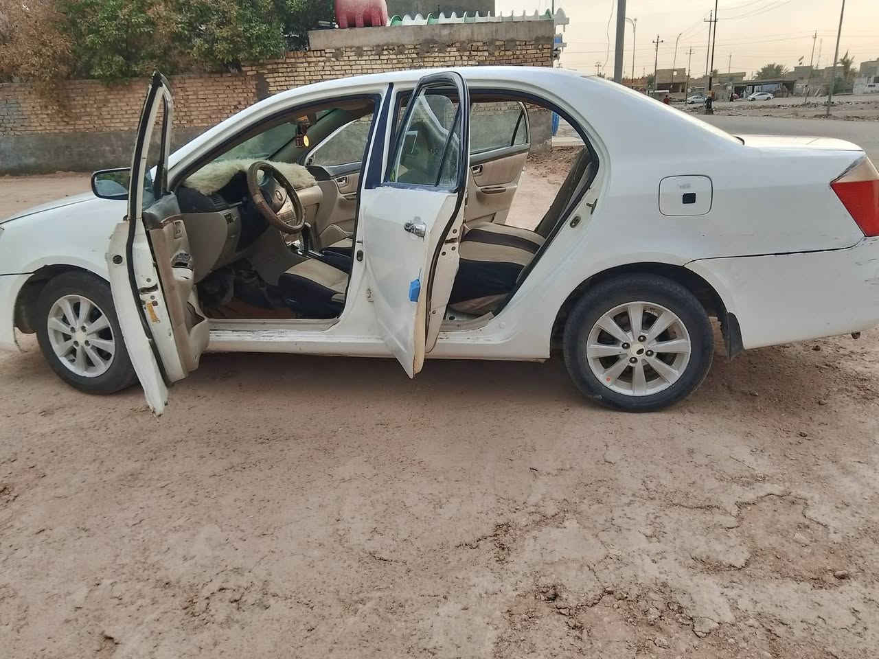 سلام عليكم سيارة جيلي وتماتيك كير ومحرك كوري مكفول بسمي سنويه لثمانيه وعشرين 28 رقم بابل مكان دوانيه سدير سعر 29وبيه مجال الطيبين رقم لتليفون ***********
