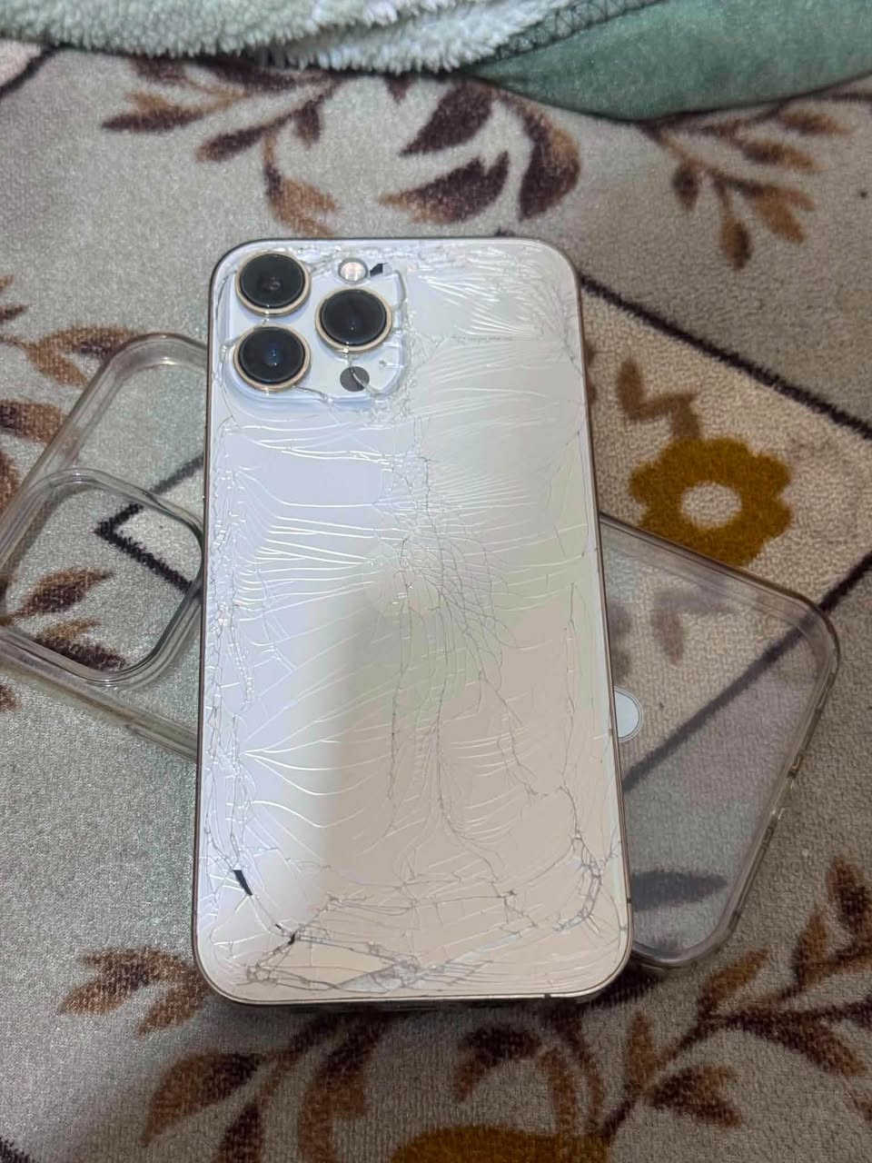 13 برو ماكس للبيع شرق اوسط دبل خط جهاز نضيف يرادله بس ضهر عل فحص مكفول لا مفتوح ولا مبدل بي شي عل فحص ذاكرته٢٥٦ بطاريته٨٧ ZAA يجي وياه بس كارتونه 
سعره٦٣٥وبي مجال مكاني نجف نصر ميلاد

