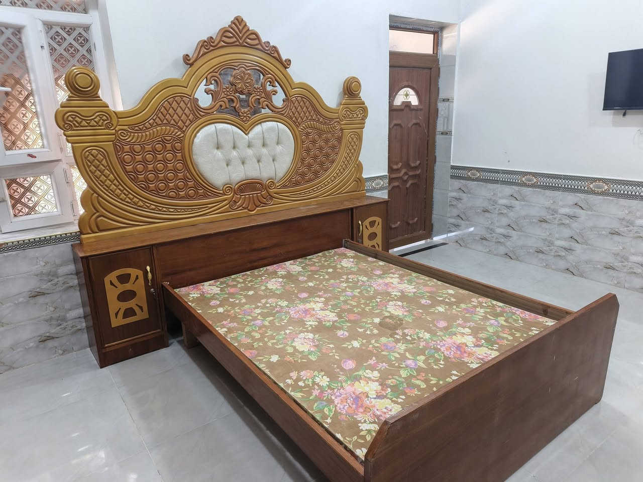 يوجد غرفه السعر 800 وبيه مجال الاستفسار على هاذا الرقم ***********
