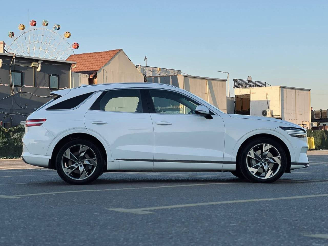 2024 Genesis GV70, Advanced
جنسز موديل 2024. GV70  
كهرباء بالكامل يعني كل هالفخامة و تفتر بيها 
طول السنة ببلاش
الفخامة و العزل و المواصفات والقوة 
صاروخ ميتقارن ب اي سيارة 8 سلندر
شحن كهرباء تمشيك 500 كيلو

 
دفع رباعي محركات اثنين
480 حصان
من الصفر ل 100 خلال 3 ثواني

حادث خفيف جداً 
ماشية 43الف  فقط
بدون شاصي بدون دواخل بدون ايرباك

الجام كله دبل امامي و خلفي عزلها رهيب

فول فول للاخير من البانوراما 
لمساج الكشنات للكامرات 360 

تمشي بالريمونت وكل المواصفات الباقيه موجوده
للبيع فقط اعتذر عن المراوس
السعر 295 ورقة وبيها مجال

رقم الشاصي 
5NMMCET14RH001224

***********
*********** بغداد, العراق

