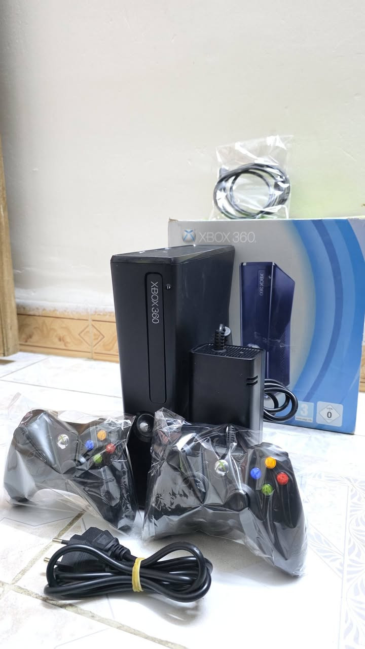 اكس بوكس 360مهكر حيل حيل نظيف يحتوي على مجموعة العاب قويه ويحتوي على 2جوستك وكارتون وكامل غراضه بلادي شرط الفحص السعر 130 توصيل جميع المحافظات متوفر ***********
