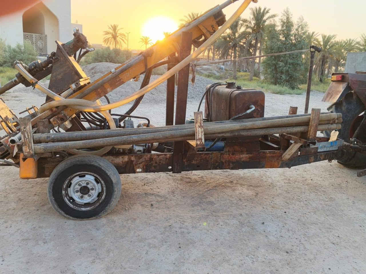 مكينه حفر ابار صناعه جديده مع الستاين عدد ثمانيه طول الواحده 3 م + ماطور روبن 3 انش مع الصوندات هاي المكينه صناعه جديده كامله قبل على الحفر زائد مكينه عنتر 87 بلاد اطارات نص عمر سنويه رقم بغداد صاحبها موجود في التحويل تريد تحويل او بدون السعر 13 مليون ونص موبايل ***********
