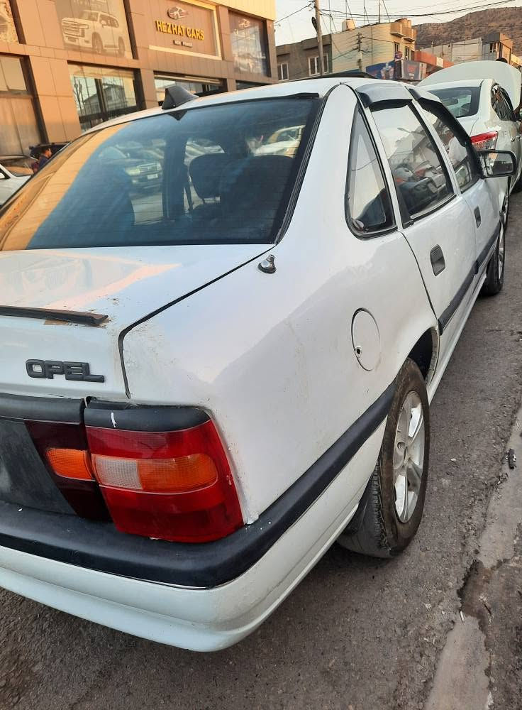 اوبل فيكترا ،،موديل 92،،حجم 20،،كئر عادي 
سلايد،،ABS,,,طخم جديد،،تاير جديد،،١قطعه صبخ 
200دولار غرامه ،،تحويل،،قالبين،،هه مي شرط
داخلي  فورميك ،، قفل مركزي،،سعر، ،،30,,مجال 
ت،،*********** دهوك, العراق
