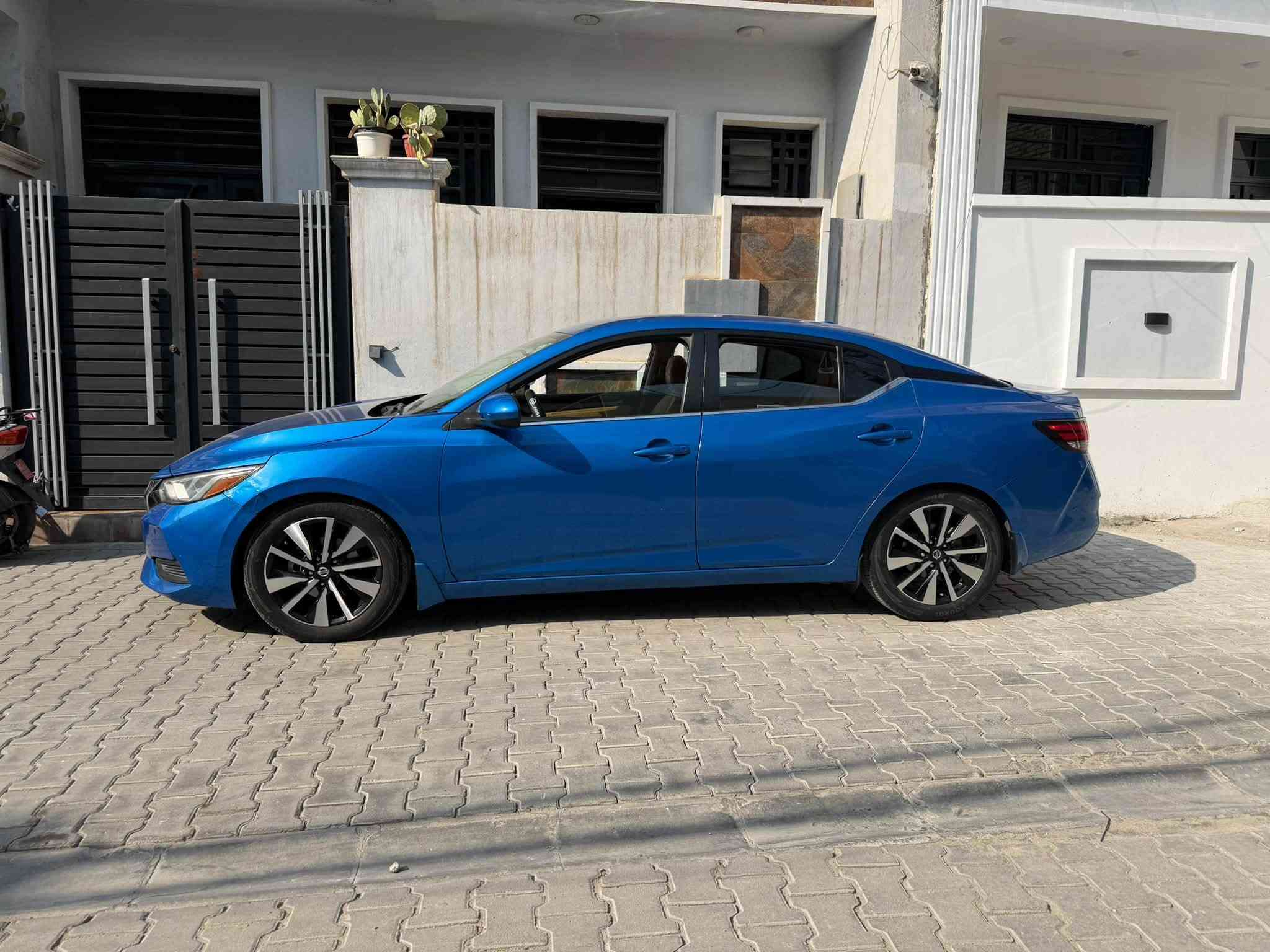 السلام عليكم
نيسان سنترا وارد امريكي 2021 SV بلاص فول رقم اربيل بأسمي سنوية لحد 2028 بدون ايرباك
فول مواصفات فتحة داخل عسلي كشنات جلد مع تدفئه بلكشن وكشن السائق كهرباء 
3 بصمات تشغيل عن بعد توقف ذاتي خلفي امامي تحديد مسار حساس خلفي رادار شاشة كار بلي ماشية 60000 ميل 
كاملة بدون نقص فقط الضربة موضحة بلصور
مكاني حي العدل
***********
