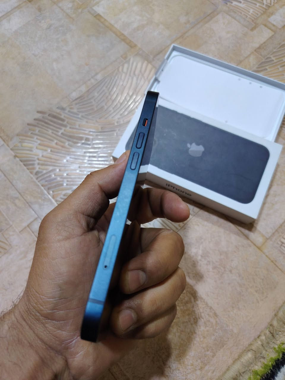 ايفون 13 • ٢٥٦ غ.ب • بطارية ٩٣%