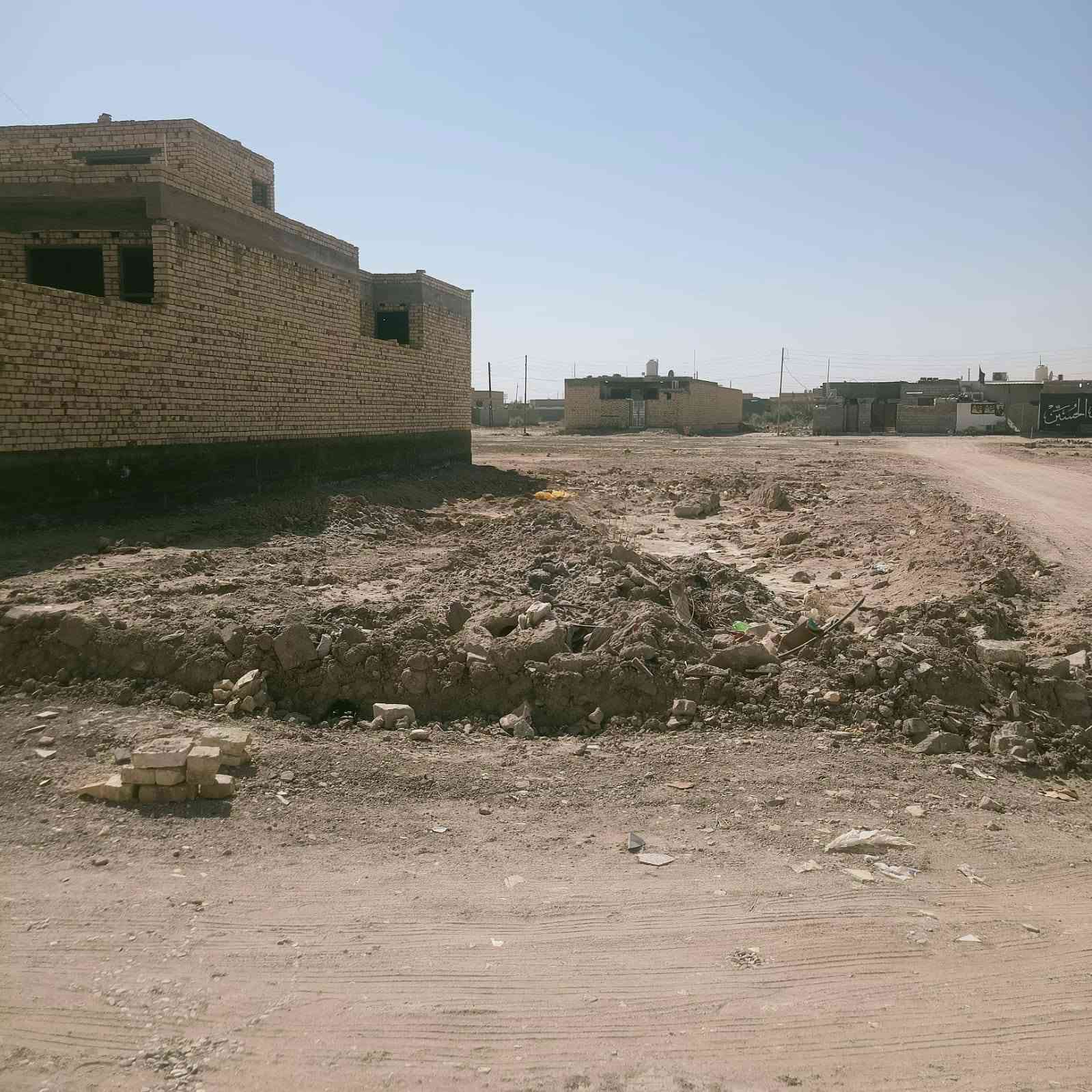 سلام عليكم
قطعه ركن ٢٥٠ متر في حي الجوادين النزله الثانيه مكانه كلش حلو ومرتب وبصفها بناء ويمها ناس ساكنه يمها ماي وكهرباء ومجاري السعر ١٧ وبيها مجال 

***********

