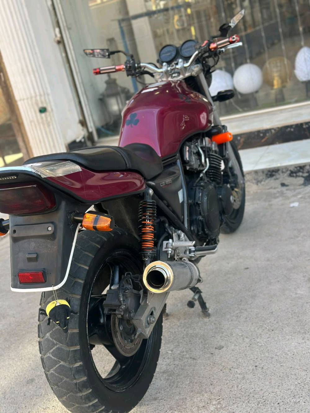 دراجه cb400 جيل اول 16ولف كامله مكمله كفاله عامه محرك مكفول مامفتوح شلعه معدل خير من الله دراجه كهربائيات كلهه شغاله ناعمه كزوز طرب سويجين دراجه نضافه موضحه بالصور للبيع او المراوس بتي ماكس 
الاستفسار ***********