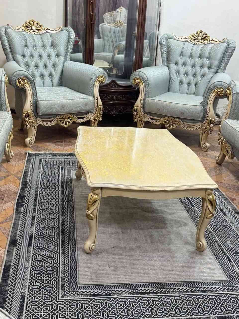 تخم زان تركي ماركة ١٠ مقعد مع ميز وسطي اخو الجديد ولا غلطه ***********
