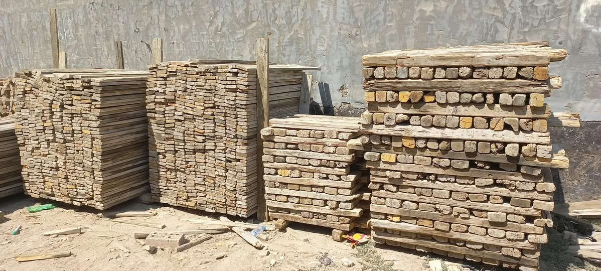 قالب خشب للبيع نظيف العدد 14 مكعب ونص
العنوان حله ***********
