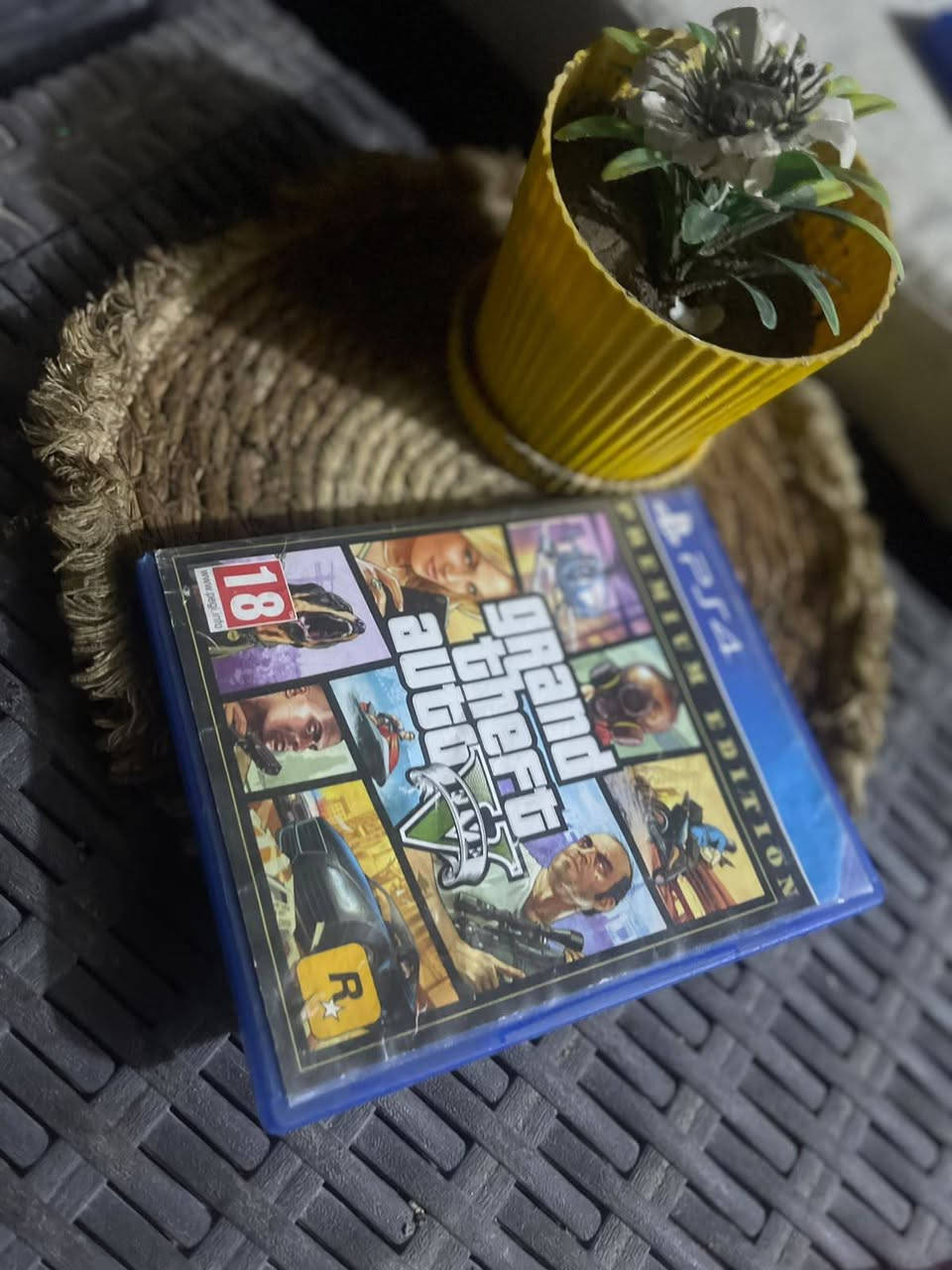 أقراص PS4 نظافة فول، شغال 100% بدون شخوذ
Battlefield V / Mortal Kombat 11 / GTA V Premium / Bloodborne / COD Advanced Warfare
السعر 60الف شلع وذا واحد ع 15الف 
مكاني بغداد وتوصيل موجود
