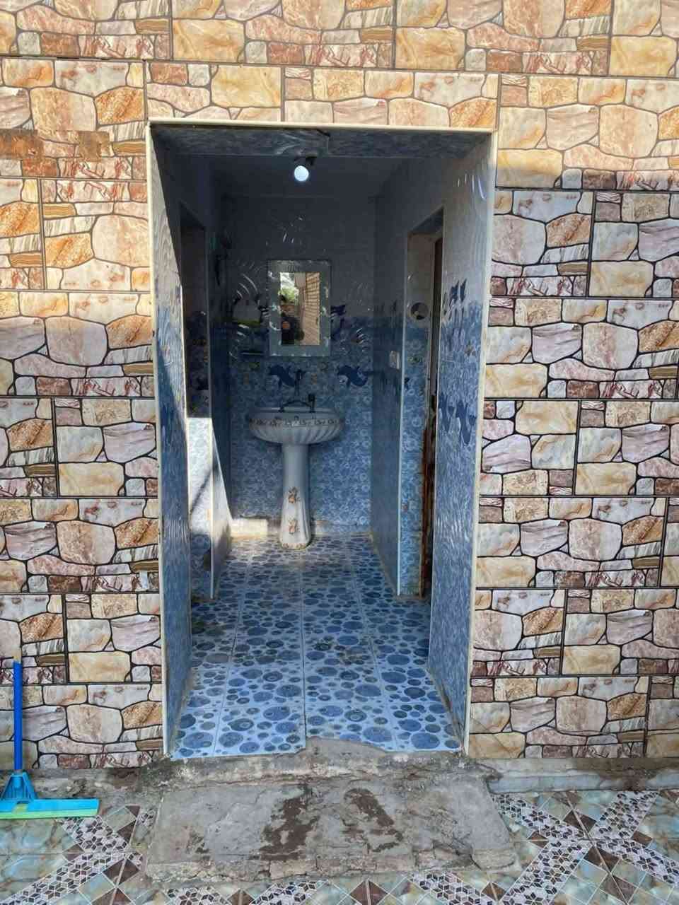 يالله يارزق 
🏡 بيت وأرض زراعية للبيع
📍 طريق الشافعية قرب الفوج التكتيكي
📐 المساحة الكلية 600م
🏠 مساحة البناء 200م
🌿 حديقة جانبية 400م
البيت يتكون من غرفتين نوم وصالة وبراني ومطبخ وصحيات خارجية وممرات داير البيت.
📄 زراعي سند 25
💰 السعر نقد 80 مليون
💵 وعادي أقساط: ينطي نص المبلغ والباقي كل شهر 500 ألف
للاستفسار خاص
