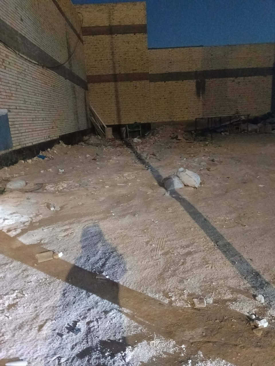 سلام عليكم عرصه ١٠٠ متر نداء شارع ٢٠ مقابيل مجمع كرار عرصه بسمي مداور مباشر قريبه جدن علا شارع مجمعات سعر ٤٩ وبيه مجال اي ستفسار اتصل *********** عرصه متل جنيان مكانه حلو وقريبه علا خدمات
