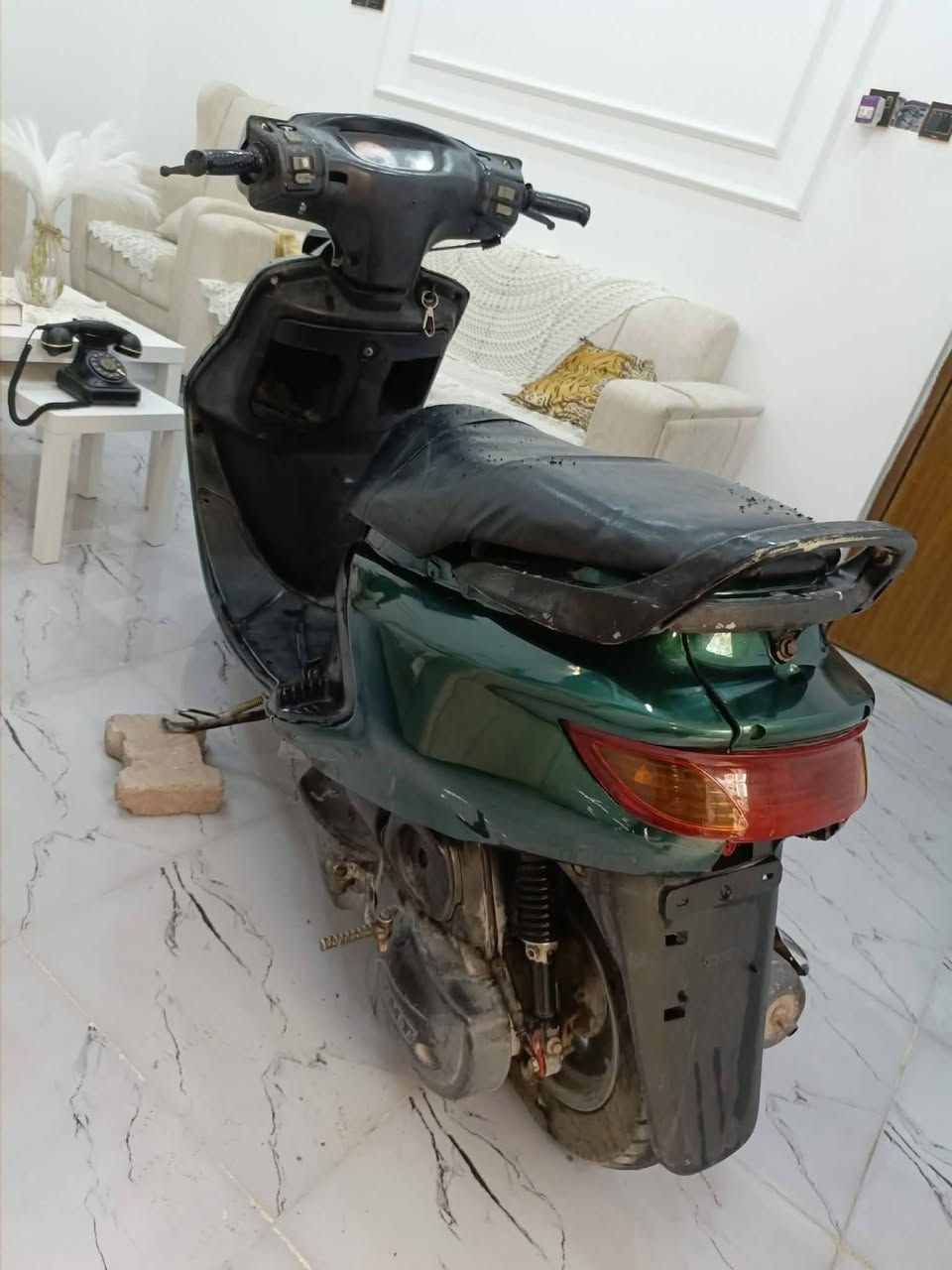 ب ٤٠٠ وبيها مجال كلها شغاله من كول للطول مفتوحه وجفته جديد وكلجات جديده قبل ٣ ايام حطيتلها الله شاهد علي وبالذمه بس فقط كابريته كاعد تخربط لان اول ماتحرك مابيها شلعه بس شويه تمشي انوب اطير مكينه خرسه ..عنواني تنومه نهر حسن ***********
