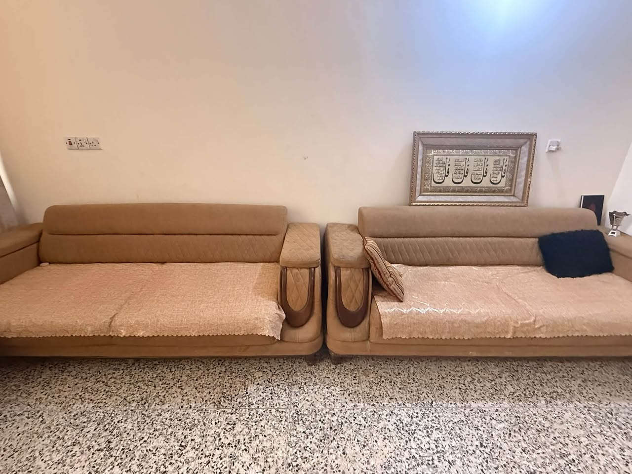 كنب • ٥ قطع • بحاجة تعديل وتنظيف