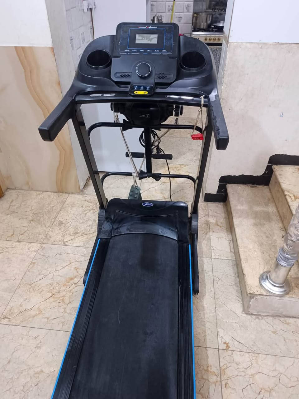 جهاز جري ماركة speed Fitness
يتحمل وزن160kg
يحتوي على عدة انظمه 
النظام الجبلي والتحكم بالتدريج من الاسفل الى الاعلى 
نظام قياس النبض 
نظام قياس السرعه
الحزام الهزاز لتدليك الجسم والضهر 
يحتوي على منفذ USB ومنفذ AUX
الجهاز نظيف جدا واستخدمه قليل 
السعر 250
مكان كربلاء 
الرقم***********
