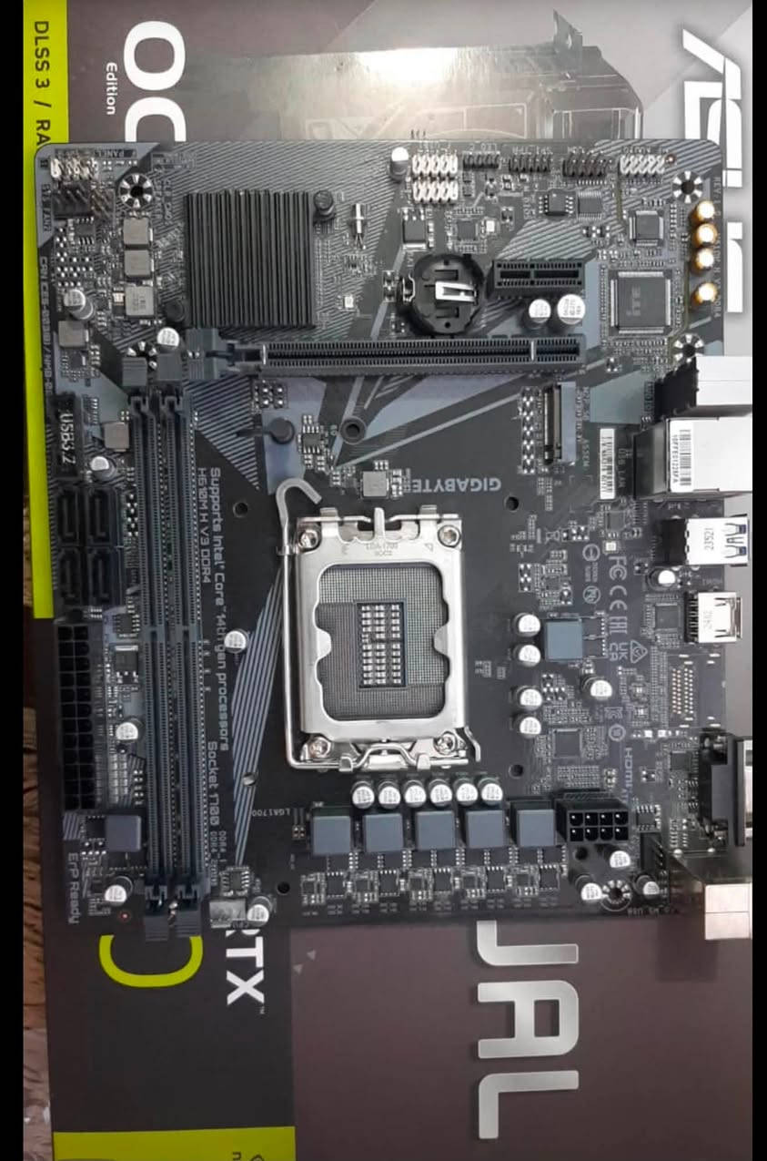 ⸻
🖥️ Gaming PC قوي ونظيف جداً للبيع 🔥

تجميعة Gaming متوازنة بمعالج i5 الجيل 14 وكرت RTX 4060 8GB — حالة نظيفة واستعمال قليل جداً.

⚙️ المواصفات:

🔹 CPU: Intel Core i5-14400F – 14th Gen
🔹 GPU: ASUS GeForce RTX 4060 – 8GB
🔹 Motherboard: GIGABYTE H610M H V3 DDR4
🔹 RAM: 16GB DDR4 – 3200MHz RGB (2×8GB)
🔹 Storage: Seagate 2TB SATA HDD
🔹 Power Supply: Segotep GN850W – 850W 80+ Gold
🔹 Cooling: AURA 360mm RGB Liquid Cooler – 3 Fans
🔹 Case: Stay Tough
🔹 RGB: 7 مراوح RGB + إضاءة كاملة داخل الكيس

⭐ حالة الجهاز:

✅ مشتراة بتاريخ 12/1/2025
✅ استخدام قليل جداً
✅ الجهاز متوقف عن الاستخدام لفترة طويلة تقريباً 6 أشهر
✅ نظيف جداً ومحافظ عليه
✅ جميع القطع تعمل بصورة طبيعية
✅ الفحص والتجربة متاحة للمشتري الجاد 
� مناسب للألعاب الحديثة، Gaming، الدراسة، العمل، التصميم والاستخدام اليومي
سعر الكيس /1،650،000 السعر قابل للتفاوض بالمعقول عند المعاينة 

ملاحظة: البيع للجهاز الجاد، والفحص والتجربة قبل الشراء متاحان.
📍بغداد /حي الجهاد 
واتس ***********

