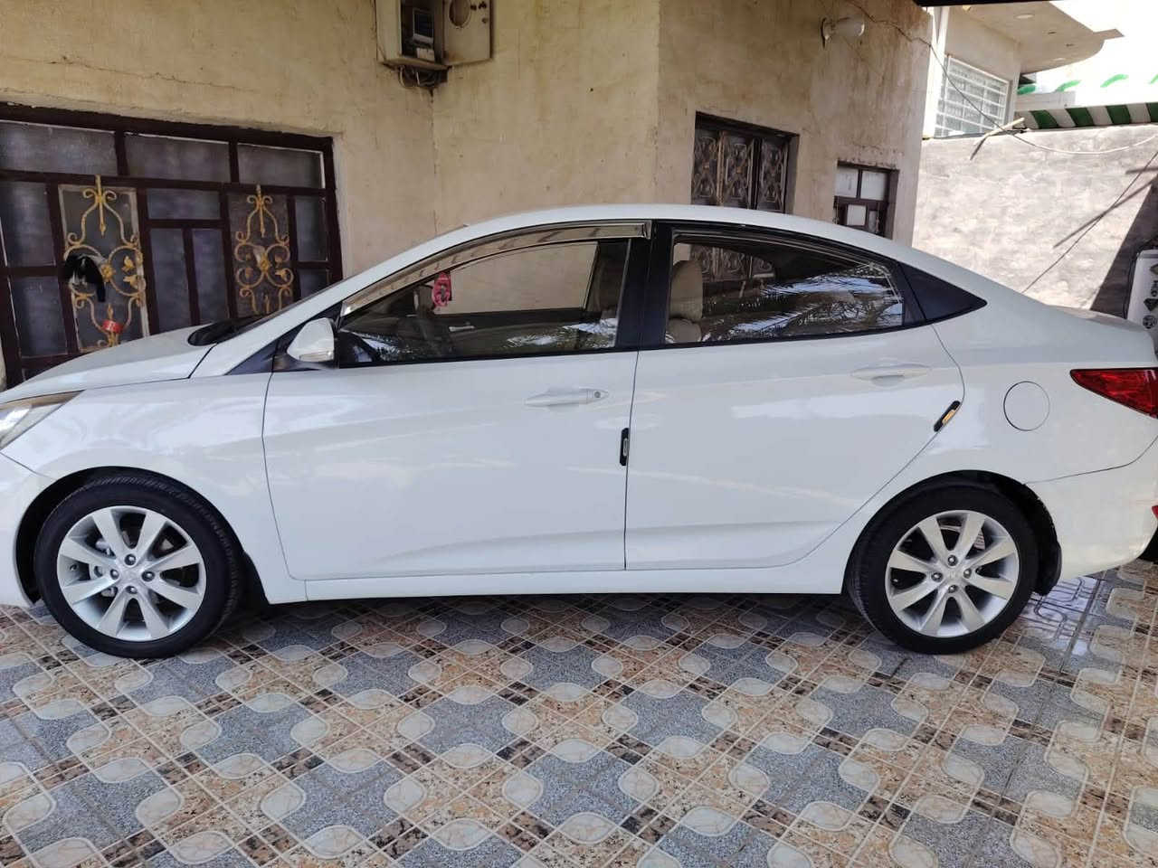 اكسنت 2014 خليجي بيها جاملغ وبنيد بدون دواخل سياره جاهزة تبريد ثلج حداديه جاهزة مكاني بابل السعر 83 وبيها مجال ***********
